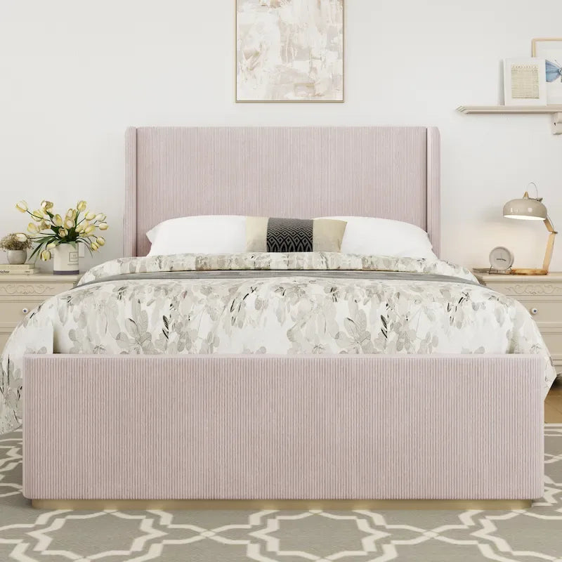 Gestoffeerd bed met ribfluwelen frame, wingback hoofdeinde en hoog voeteneinde (Queen/King size)