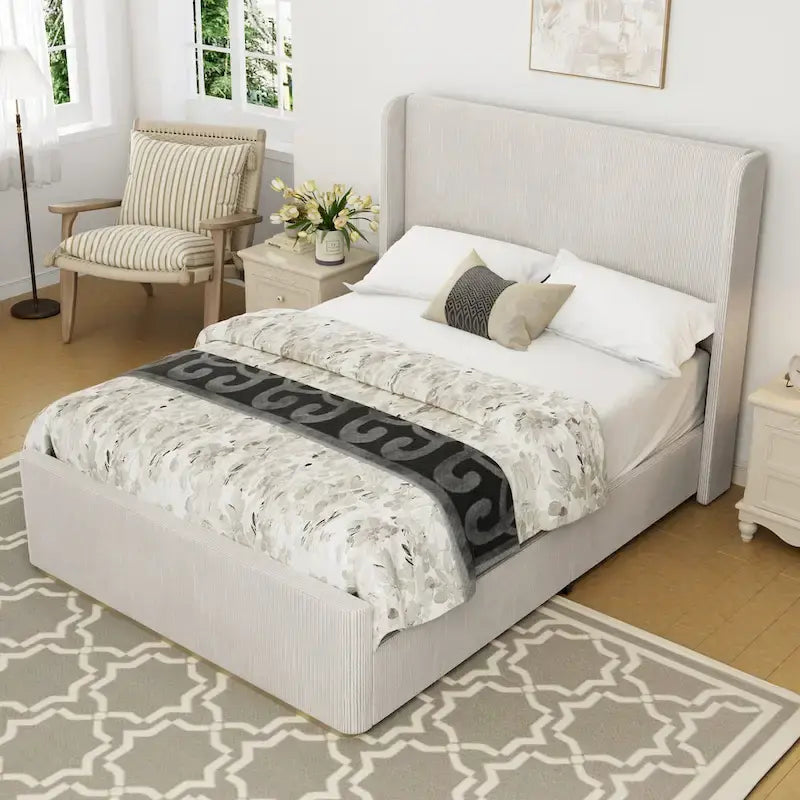 Gestoffeerd bed met ribfluwelen frame, wingback hoofdeinde en hoog voeteneinde (Queen/King size)