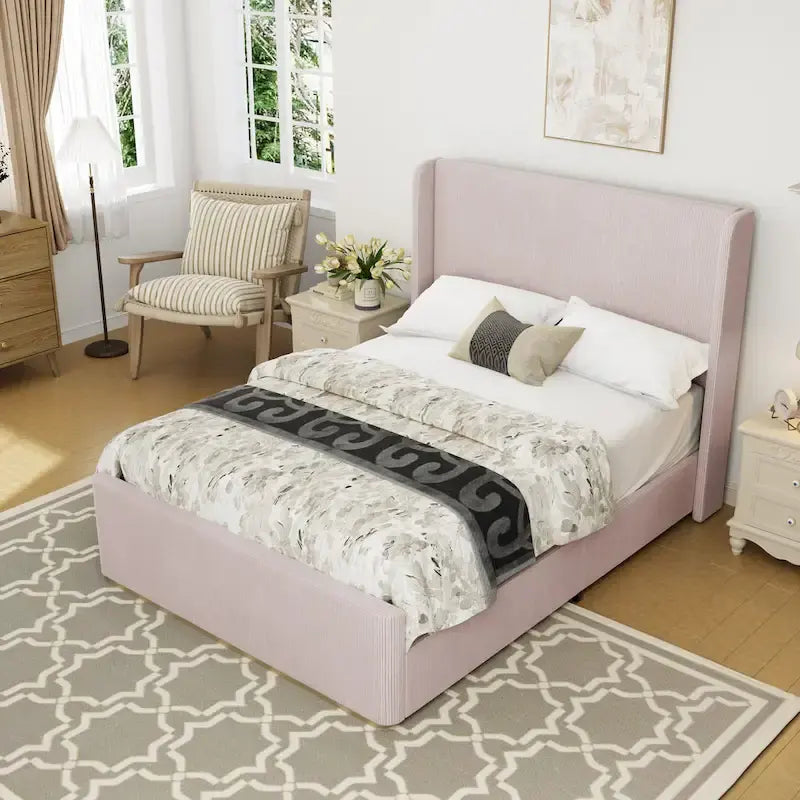 Gestoffeerd bed met ribfluwelen frame, wingback hoofdeinde en hoog voeteneinde (Queen/King size)