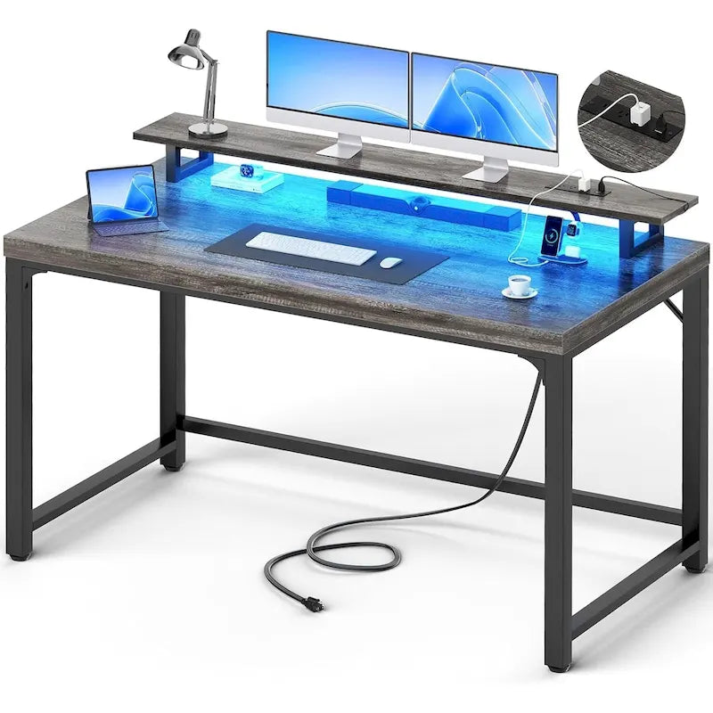 55-inch computerbureau met stopcontacten en ledlichtstrip