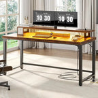 55-inch computerbureau met stopcontacten en ledlichtstrip