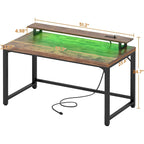 55-inch computerbureau met stopcontacten en ledlichtstrip