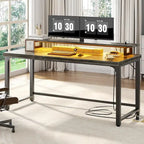 55-inch computerbureau met stopcontacten en ledlichtstrip