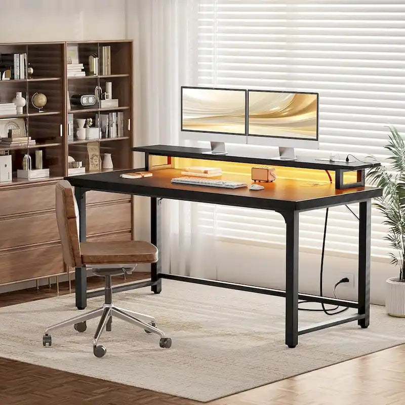 55-inch computerbureau met stopcontacten en ledlichtstrip