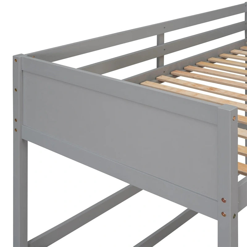 Massief houten hoogslaper voor twee personen met ladder