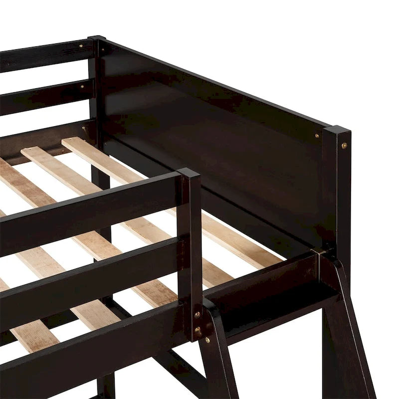 Massief houten hoogslaper voor twee personen met ladder